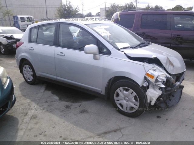 Nissan Versa HB 2011
